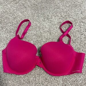 Calvin Klein Fuchsia Tshirt bra